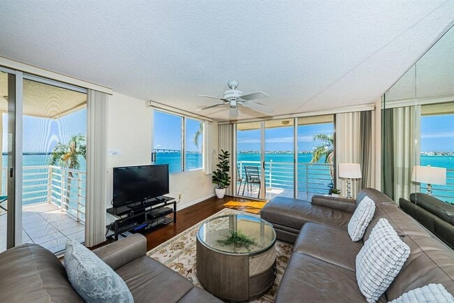 Building Photo - 6105 Bahia Del Mar Cir N