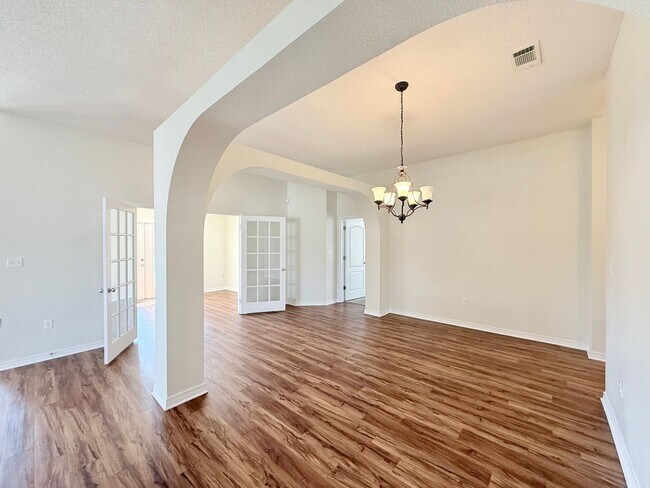 Building Photo - Elegant 4-Bedroom Home - Tanglewood