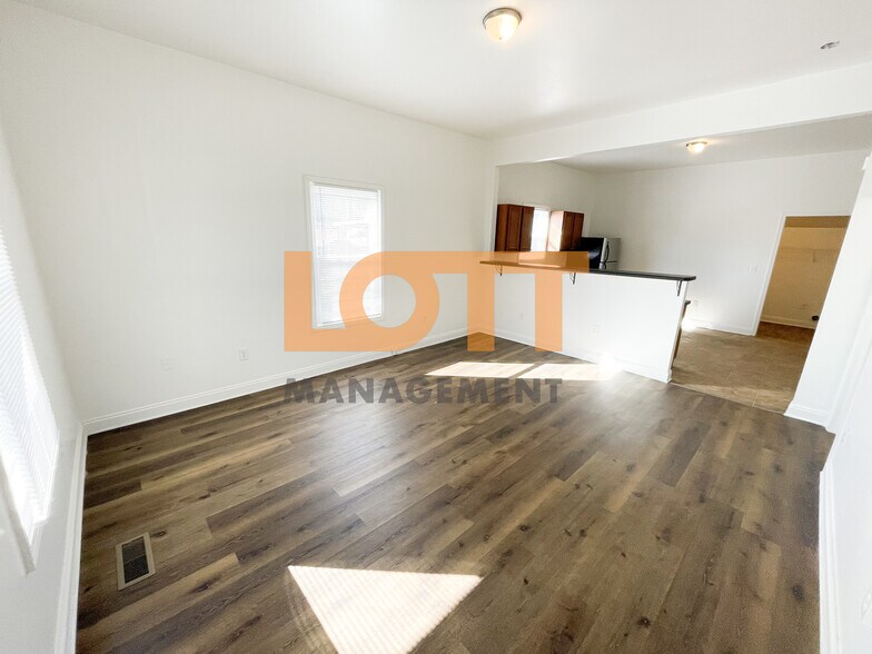 Building Photo - 12 N YMCA ST