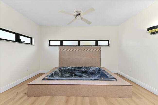 Building Photo - 571 SE Anchor Ln