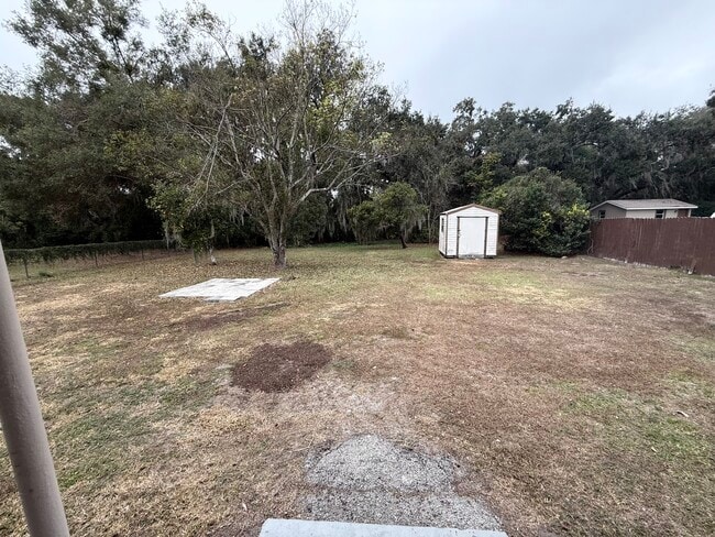 Building Photo - 811 S Lone Oak Dr