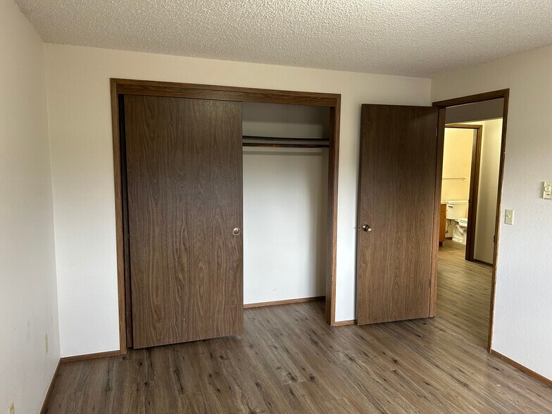 Building Photo - 107 La Villa Dr