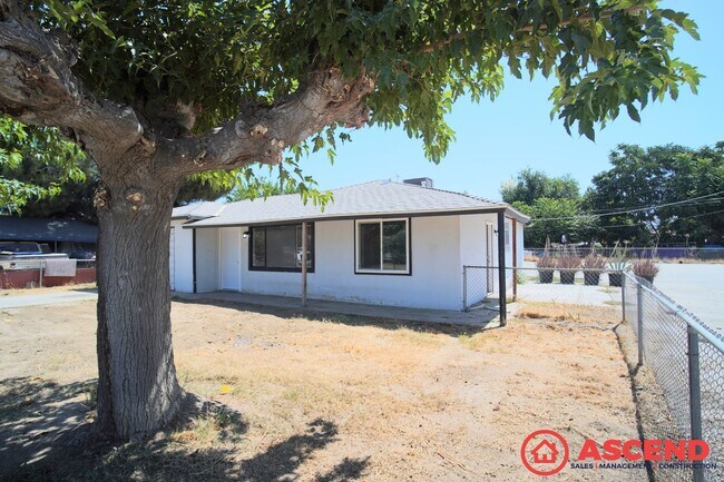 Primary Photo - Charming Home in Arvin!