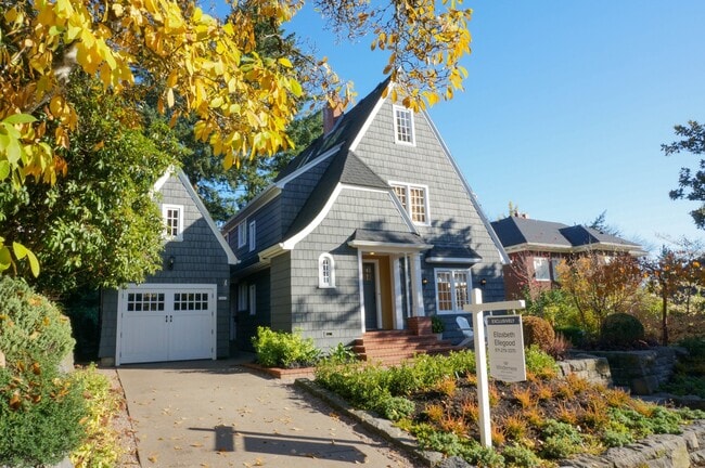 Primary Photo - Dream Home in the Southwest Hills! Your Pa...