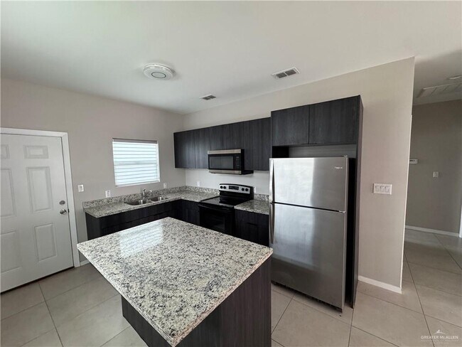 Building Photo - 3413 S Mia Ln