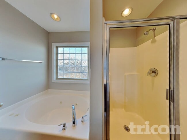 Building Photo - 45 Red Coat Dr