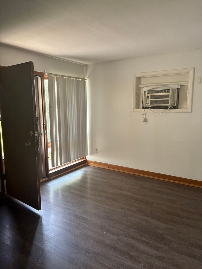 Building Photo - 808 S Bentley St