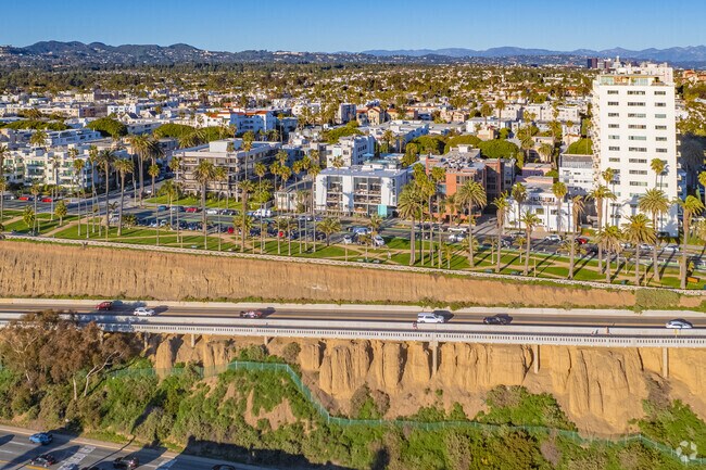 1025 Ocean Ave Santa Monica, CA 90403-3540 - 1025 Ocean Avenue