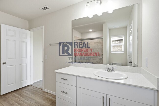 Building Photo - Modern 4-Bedroom Home in Newberry Point
