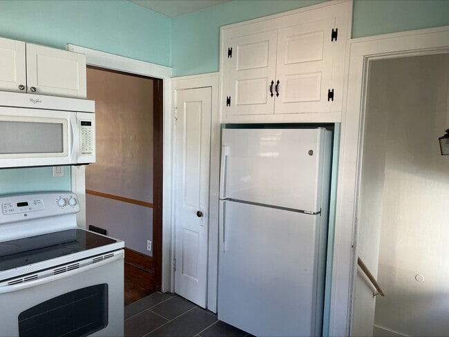 Building Photo - Old-World Charm in the Heart of Moline