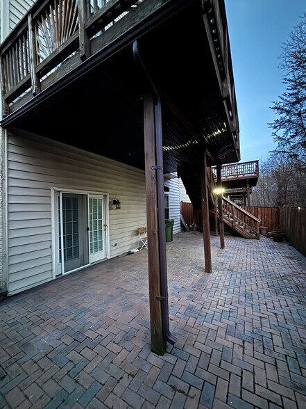 Building Photo - 6859 Rolling Creek Way