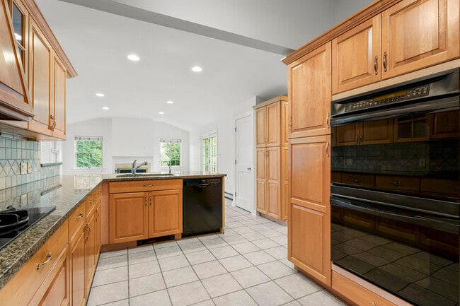 Building Photo - 1 Beech Rd