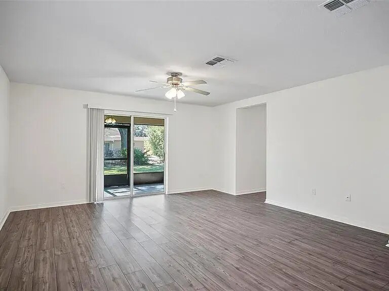 Building Photo - 36 Raemond Ln