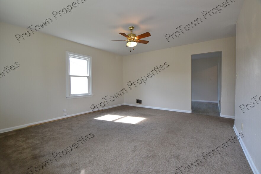 Building Photo - 203 Algonquin St