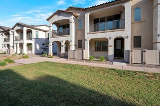 Building Photo - Like Brand New Luxurious Modern 3 Bedroom ...