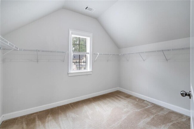 Building Photo - 5210 Mirror Lake Dr