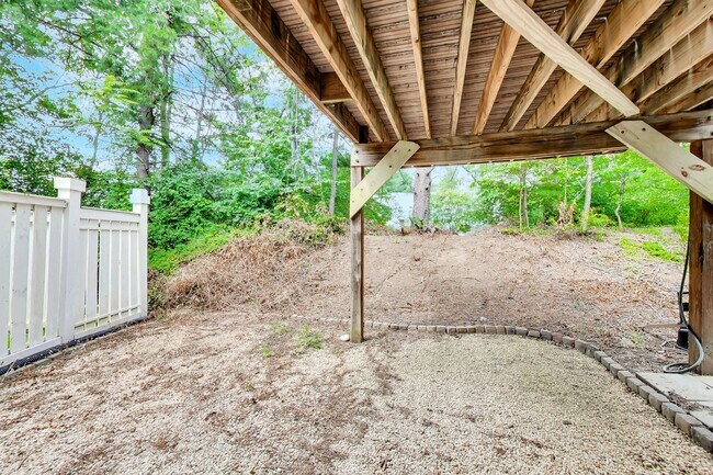 Building Photo - 2bd/2.5ba hideaway in the heart of Reston - incredible location $2750+util.