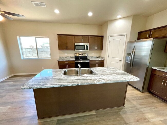 Building Photo - Beautiful 2024 Built 3 Bedroom Home in Legacy Ranch!