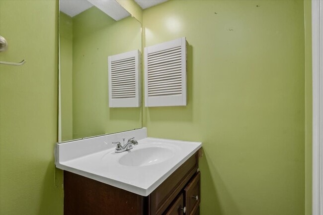 Building Photo - 13022 Hollow Brook Dr