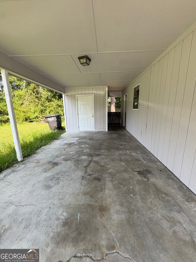 Building Photo - 853 Mission Trace Dr