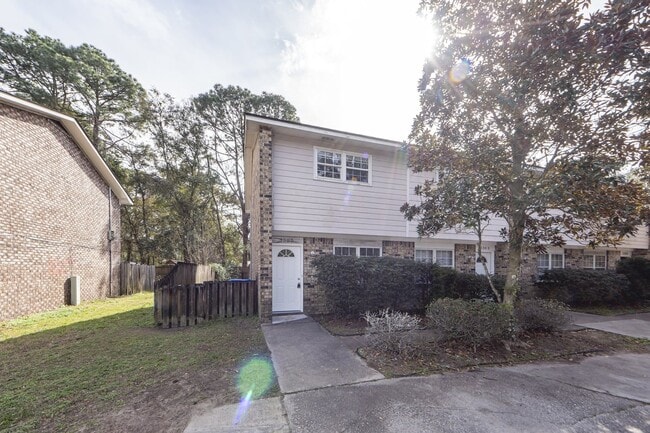 Building Photo - 1305 Mathis Ferry Rd