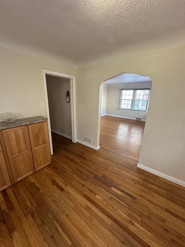 Building Photo - CHK1903