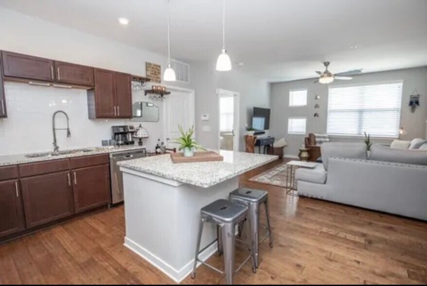 Building Photo - 1118 Litton Ave