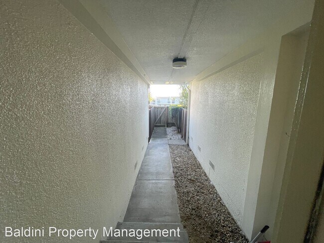 Building Photo - 3 br, 1.5 bath House - 2360 Greendale Drive