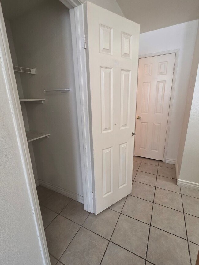 Building Photo - Gated Community~$2,595~ 2 Bed/2.5 Bath End Unit Townhome.