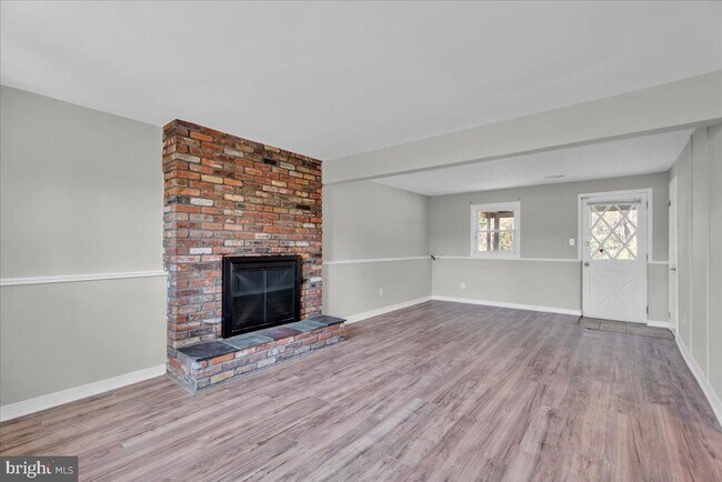 Building Photo - 301 County House Rd