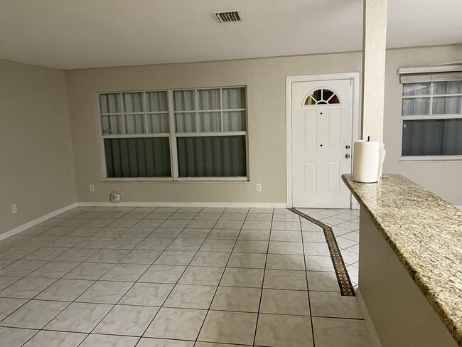 Building Photo - 1219 S 10th St