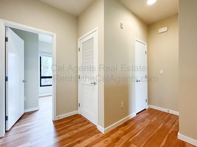 Building Photo - 203 Palisade Dr