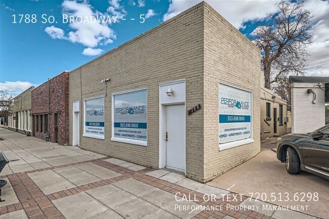 Building Photo - Perfect, Cozy on S Broadway Available for ...