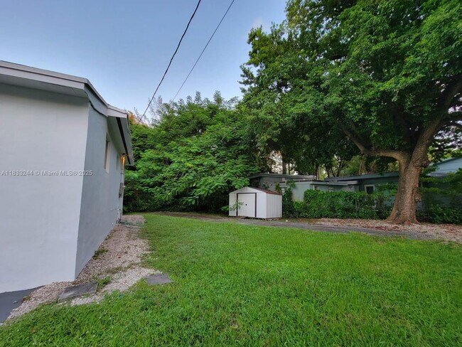 Building Photo - 6515 NW 1st Pl