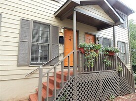 Building Photo - 627 Delmar Ave SE