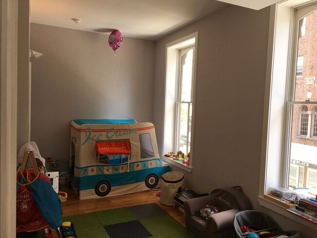 Building Photo - 116 S 20th St