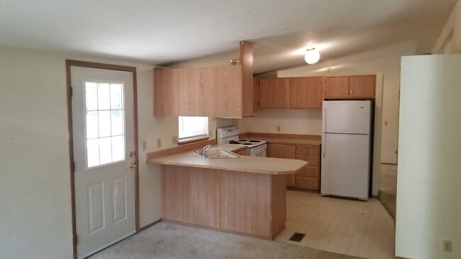 Building Photo - VIDEOTOUR: Awesome Location! Beautiful Ponderosa Pines, Minutes To Bend! PETS WELCOME