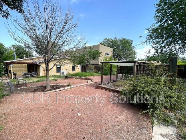 Building Photo - 314 Amherst Dr SE