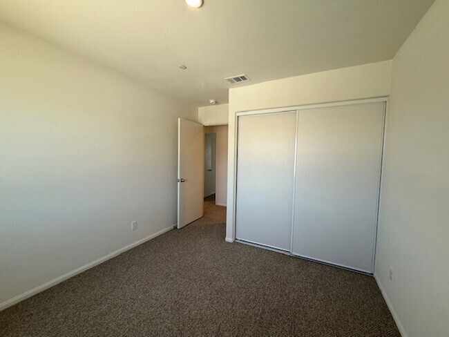 Building Photo - 2917 La Calle Audaz Ave