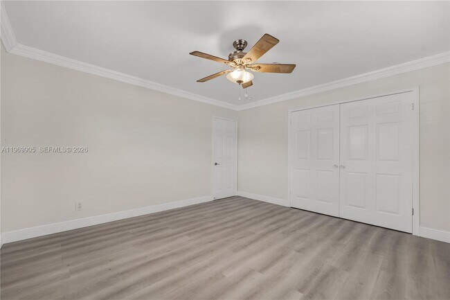 Building Photo - 215 Entrada Dr