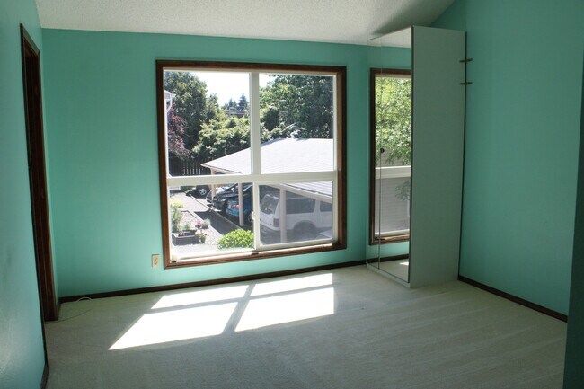 Building Photo - 7104 NE 43rd St