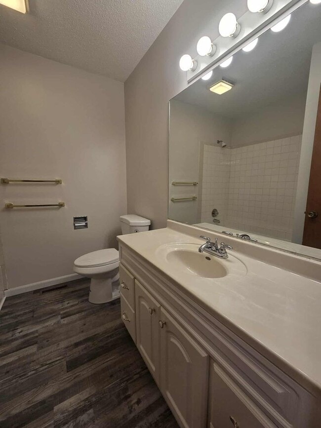 Building Photo - Spacious Home for Rent!