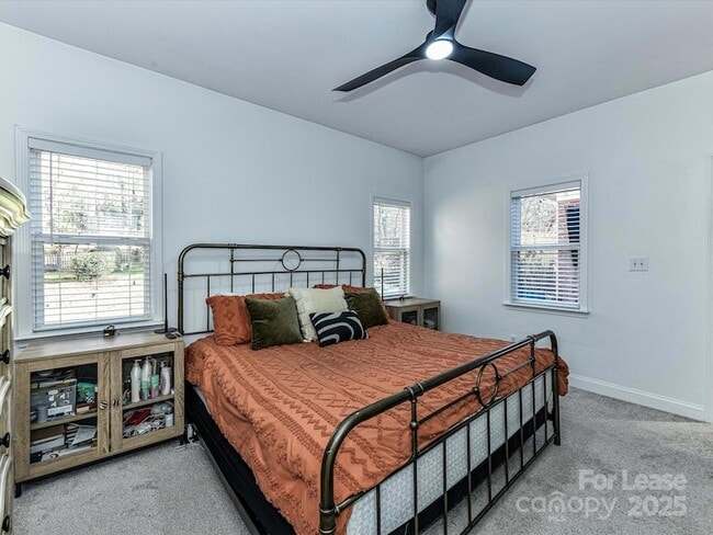 Building Photo - 6915 Pleasant Dr