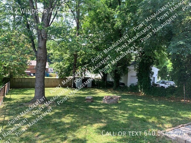 Building Photo - 742 Windsor Ave SW