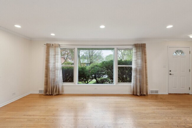 Building Photo - 9225 Karlov Ave
