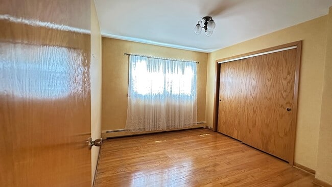 Building Photo - 5219 N Bernard St