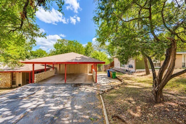 Building Photo - 2900 Northeast Dr
