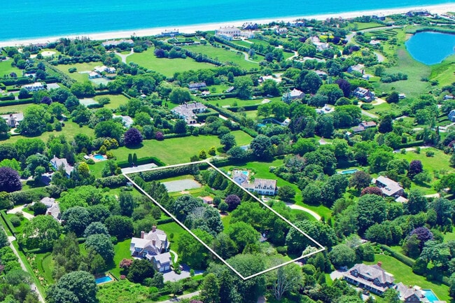 Building Photo - 33 Apaquogue Rd
