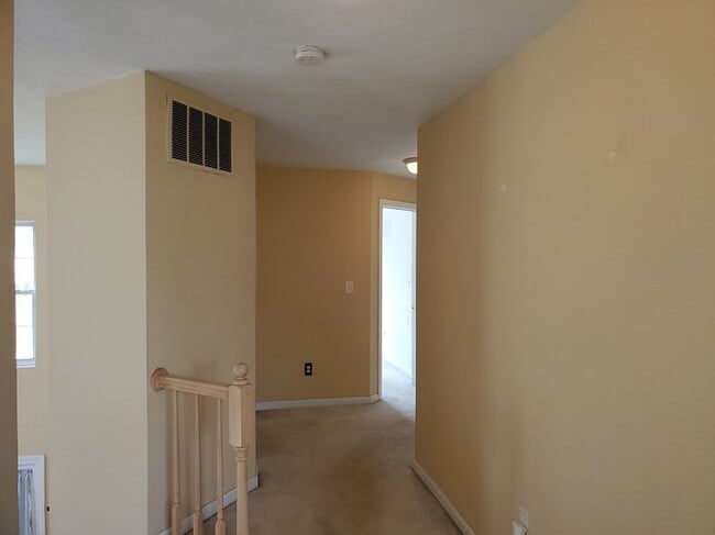 Building Photo - Warm and Inviting Marlborough Single Family Rental Opportunity