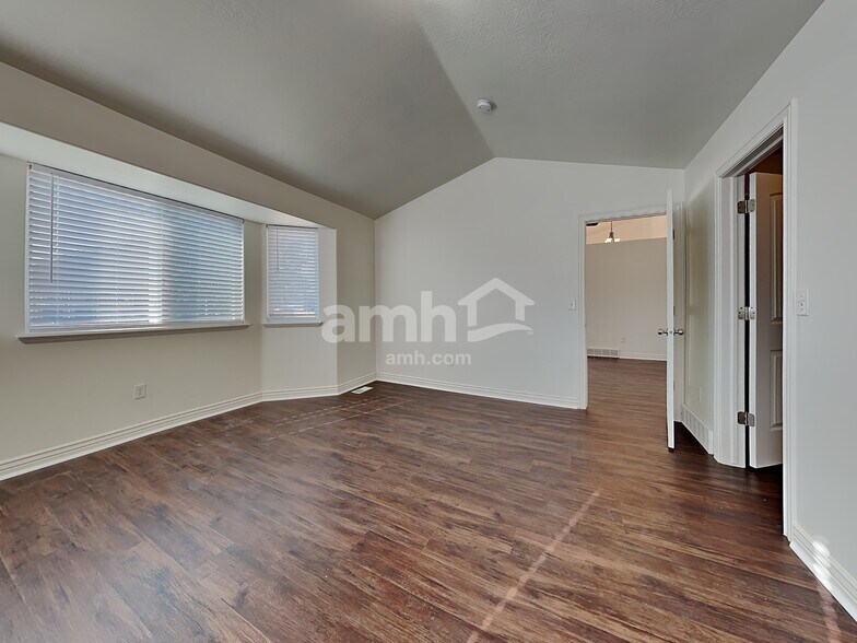 Building Photo - 3672 Nairn Dr